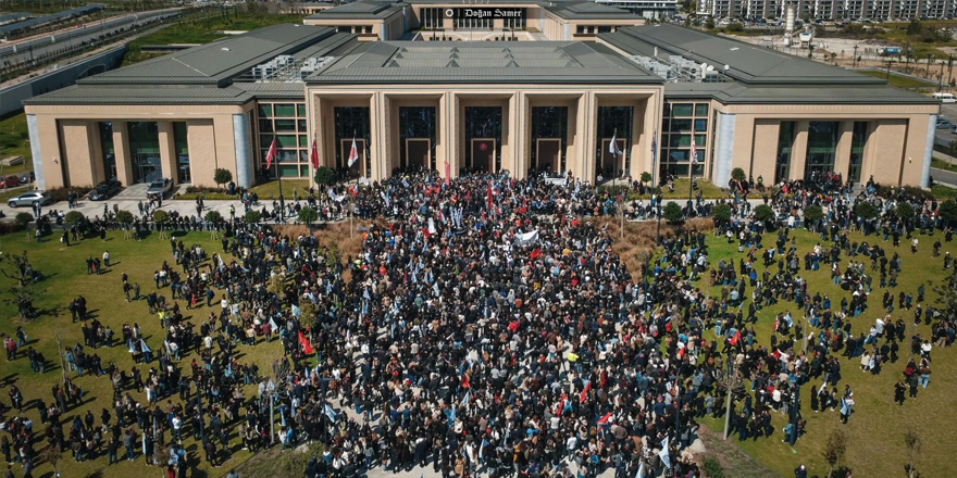 Genel Grev ve Meclis önündeki Eylem bugün de devamediyor