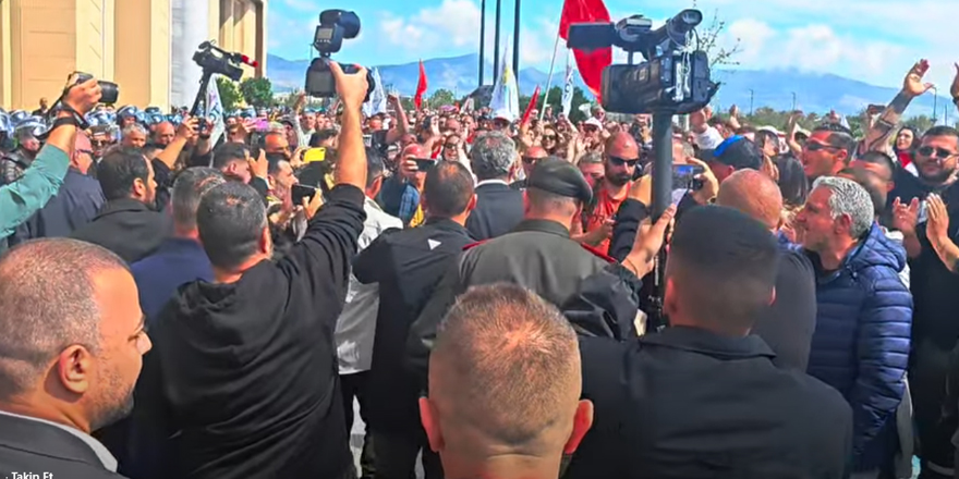 Cumhurbaşkanı Tufan Erhürman, eylem alanına geldi