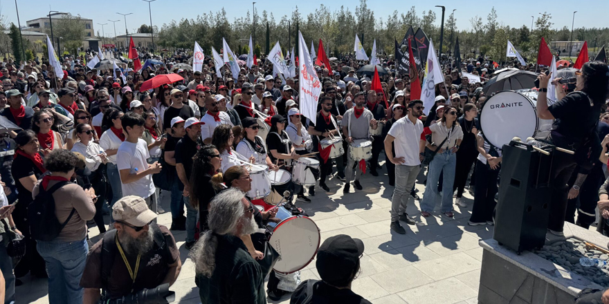 Sendikalar yeni öneriyi reddederek hükümeti istifaya çağırdı
