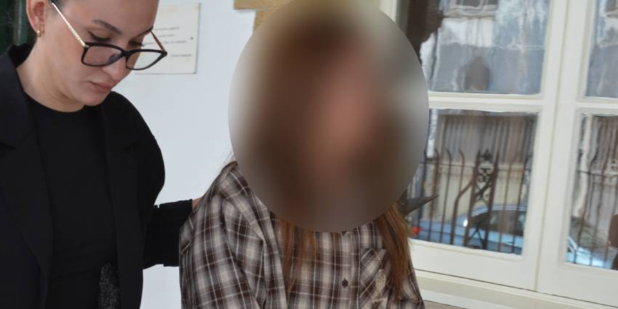 Sahte pasaportla ülkeye girdi, çıkış yaparken yakalandı