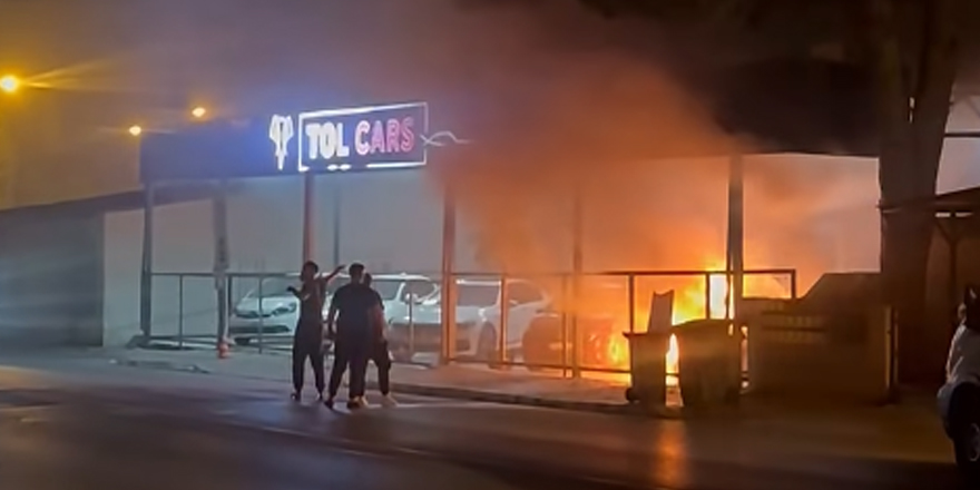 Tol Cars isimli oto galeri kundaklandı
