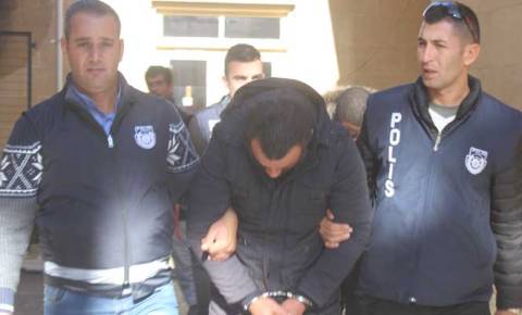 Asırlık ziynet eşyalarını çaldı