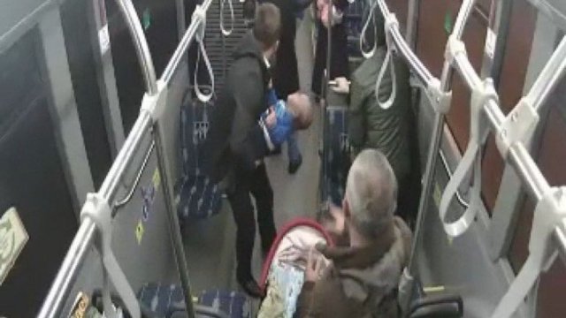 Kocaeli'de otobüs şoförü bebeği hayata döndürdü