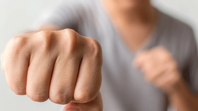 Sağ yumruğu 90 saniye sıkmanın öyle bir faydası var ki…