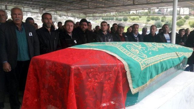 Burdur'da erkek arkadaşının öldürdüğü Ayten toprağa verildi