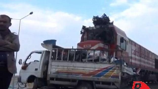 Güney Afrika'da yolcu treni ile kamyon çarpıştı