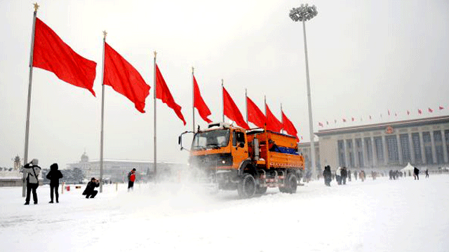 Çin'de yoğun kar yağışı...Uçak ve tren seferleri iptal edildi
