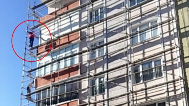 Bursa'da örümcek işçi canını hiçe saydı