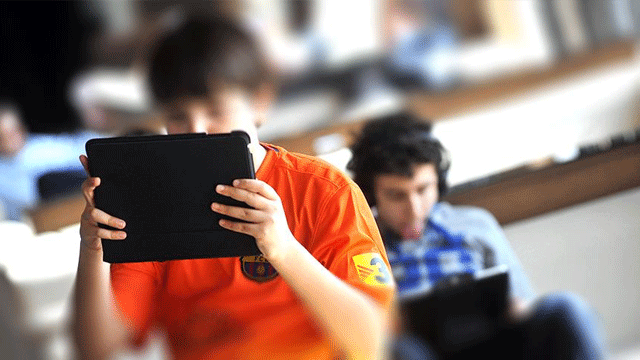 Akıllı ekranlar, her 2 kişiden birini miyop yapacak