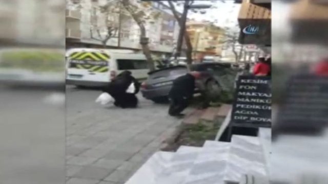 Bahçelievler'de fren yerine gaza basan sürücü merdivenlere daldı