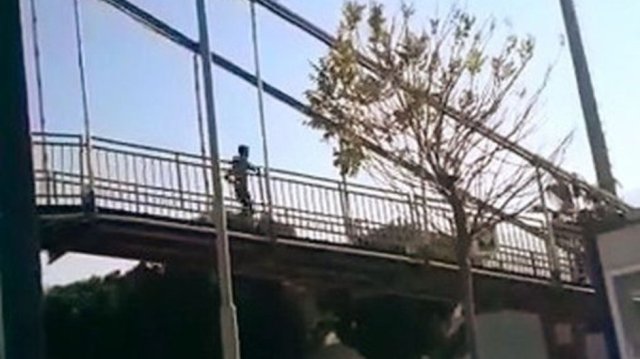 Osmaniye'de köprüde tehlikeli oyun