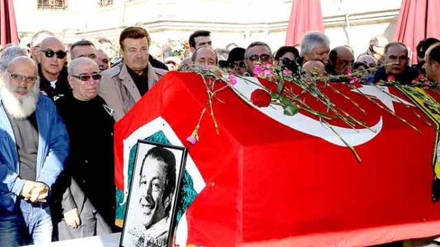 Özkul “Hababam güm güm güm” sloganıyla uğurlandı