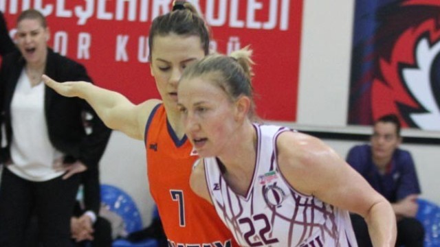 YDÜ lider tamamladı