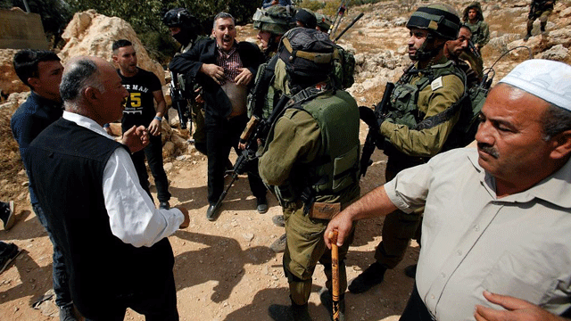 Filistinlilere ait yaklaşık 50 zeytin ve badem ağacı, Yahudi yerleşimciler tarafından kesildi