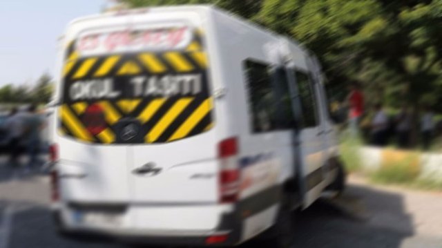 Sivas'ta 17 kişilik servisten 28 öğrenci çıktı