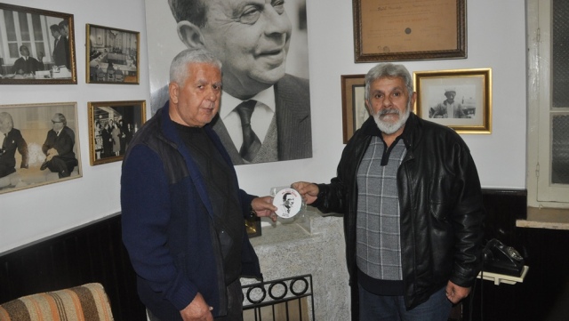 Emekli öğretmen Sadık Zabit “Ölümsüz Lider Dr. Fazıl Küçük” İsimli eserini seslendirdi