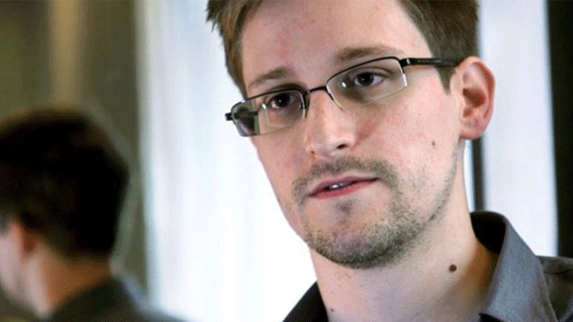 1 milyar kişinin kimlik bilgilerinin çalınabileceğini ispatlayan gazeteciye Snowden’dan destek