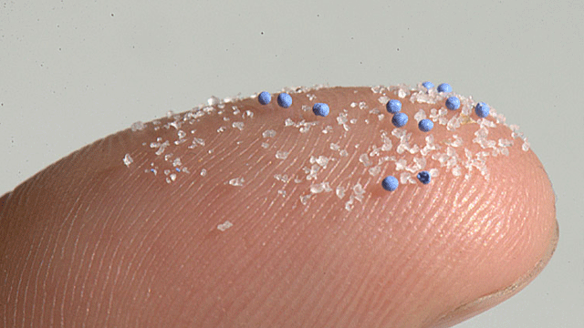 İngiltere "mikro plastik" üretimini yasakladı