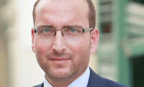 Halk gençlere daha fazla destek çıkmalı