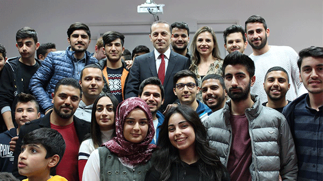 FIFA Kokartlı Hakem Cüneyt Çakır DAÜ’de öğrencilerle buluştu