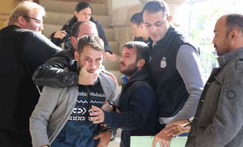 Baba oğul ortalığı birbirine kattı