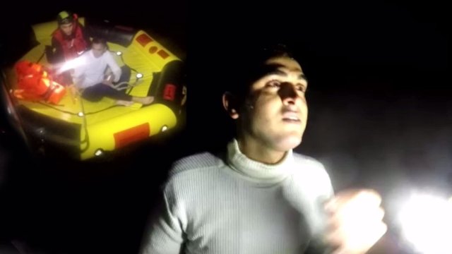 İzmir'de su alan bottaki 41 göçmen kurtarıldı