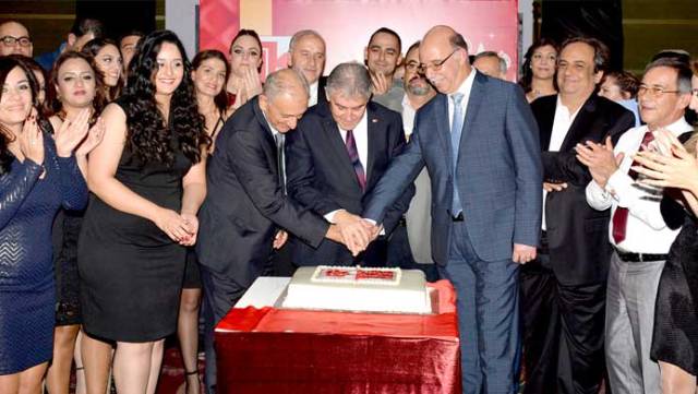 Limasol Bankasının yöneticileri ve çalışanları yeni yıl yemeğinde bir araya gelerek bol bol stres atıp keyifli bir kutlama gerçekleştirdi