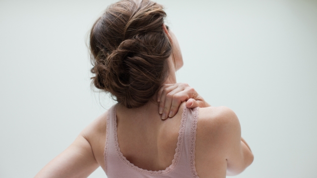 Omuz ağrılarını hafife almayın