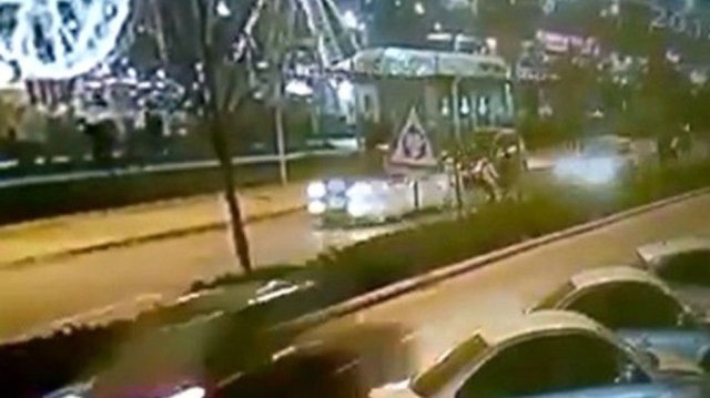 Konya'da otomobilin genç kıza çarptığı o anlar kamerada