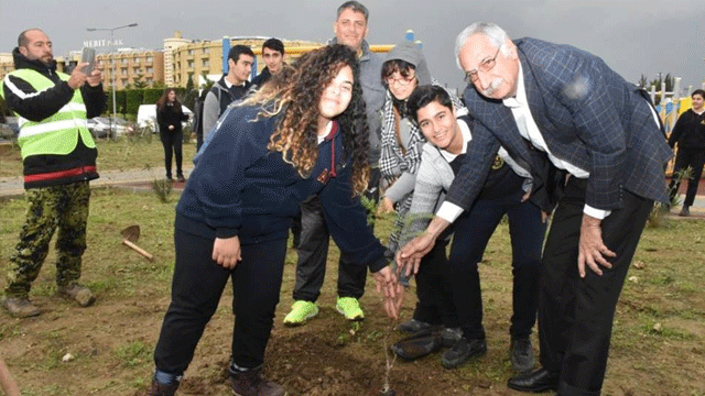 Girne Belediyesi’nin ağaçlandırma çalışmaları sürüyor