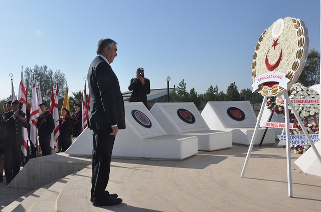 Kurucu Cumhurbaşkanı Denktaş, 6’ncı ölüm yıl dönümünde TMT Anıtı’nda düzenlenen törenle anıldı