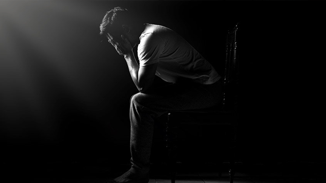 İntihar etmesinden şüphelenen kişiye nasıl yardım edilebilir?