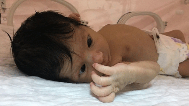 Belediye otoparkında bir haftalık bebek bulundu