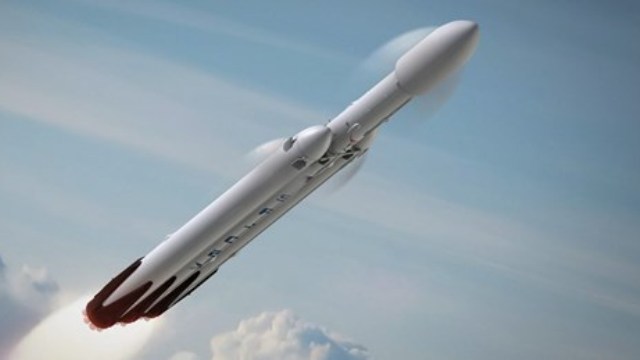 SpaceX Falcon Heavy'yi test edecek