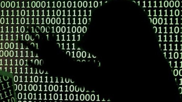 Erkekler daha fazla siber zorbalık yapıyor