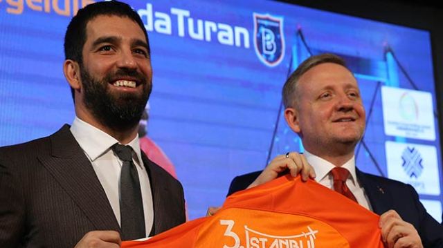 Arda Turan resmen Başakşehir’de