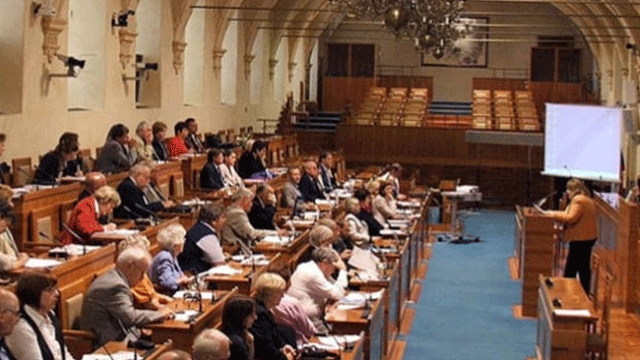 Çekya meclisinden azınlık hükümetine ret