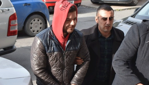 Kafa atarak darp etti