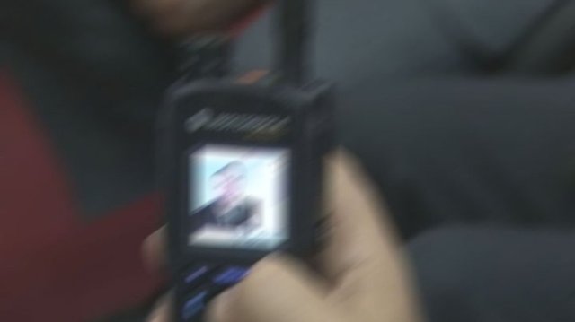 İzmir'de polis babasının telsiziyle konuşan çocuk emniyeti alarma geçirdi