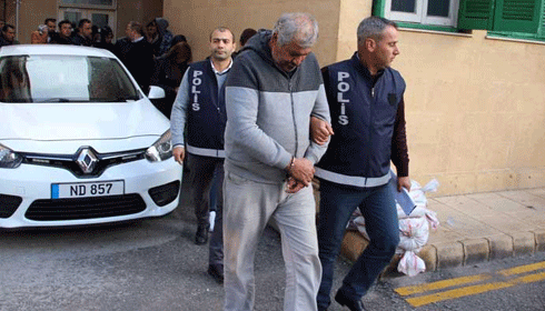 Hem kendini hem kızını yaktı