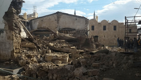 Lefkoşa’da bina çöktü…