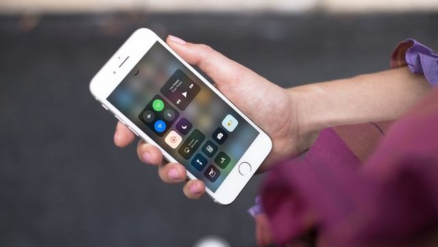 Apple, yeni güncellemeyle pil sorununu çözecek