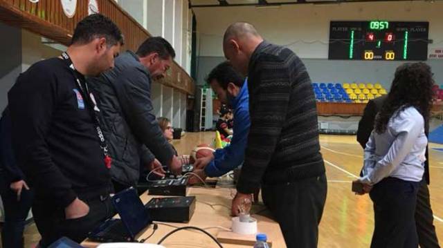 Skorboard bozuldu maç yarıda kaldı