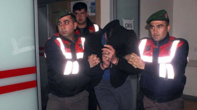 Karaman'da bir kişi komşusunu, eşini taciz ettiği iddiasıyla öldürüp foseptiğe atmış