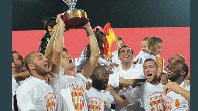 Kupa sarı-kırmızı