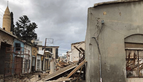 Bina çöktü işçiler canını zor kurtardı