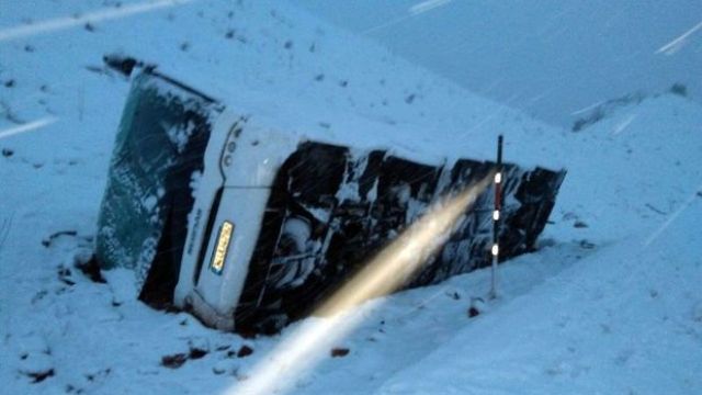 Sivas'ta otobüs devrildi