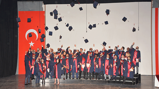 YDÜ’nün genç mimarları diplomalarını aldı