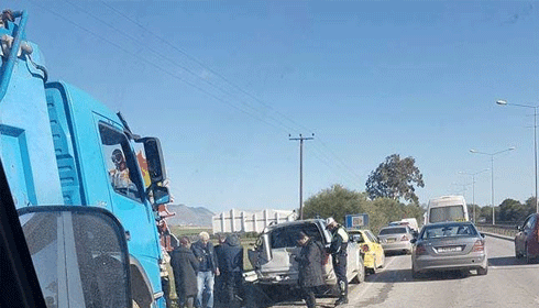 Hamitköy-Haspolat anayolunda kaza! 4 araç birbirine girdi