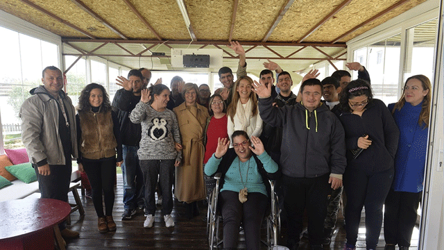 Meral Akıncı, Gazimağusa bölgesinde faaliyet gösteren özel eğitim merkezleri ile yaşlı bakım evlerini ziyaret etti